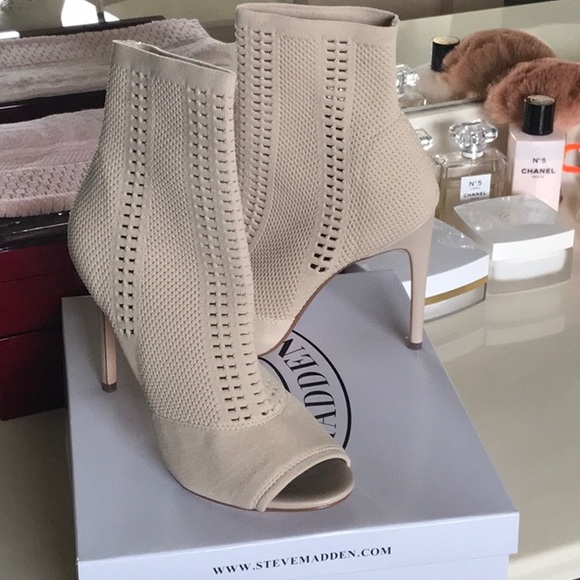 steve madden candid peep toe booties